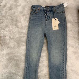 BRAND NEW/ NEVER WORN LEVIS JEANS ★★★